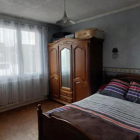 Dans Une Maison דירה